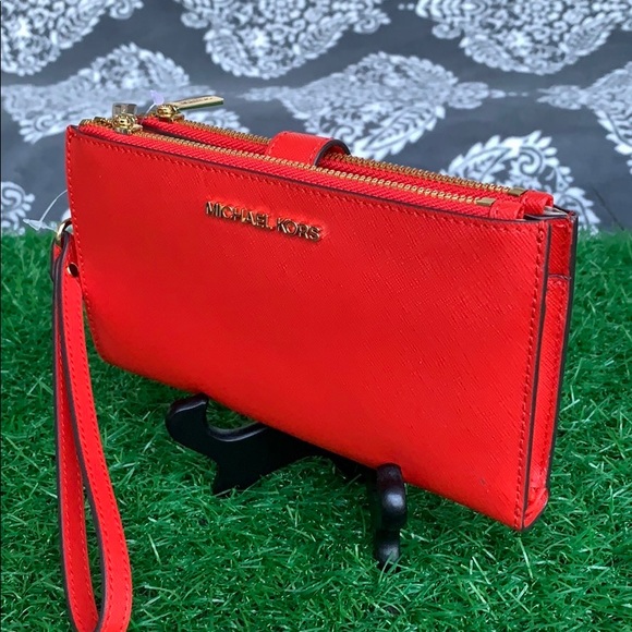 MICHAEL KORS Large Double Zip Leather Smartphone Wallet - Picture 6 of 16